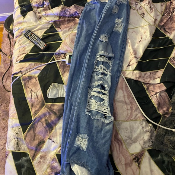 Ripped Detail Boyfriend Jeans - Picture 2 of 2